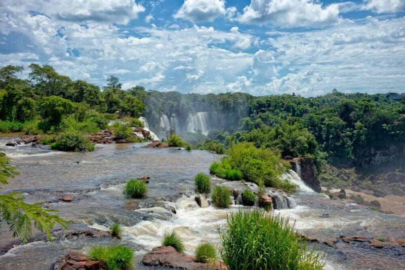 Puerto Iguazu: conheça a cidade que faz fronteira com o Brasil!
