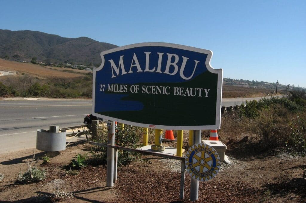 Onde fica a cidade de Malibu?