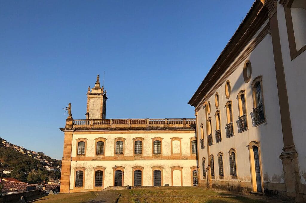 Quais as cidades vizinhas de Ouro Branco?