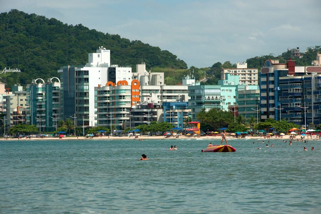 Onde se hospedar próximo de Balneário Camboriú?