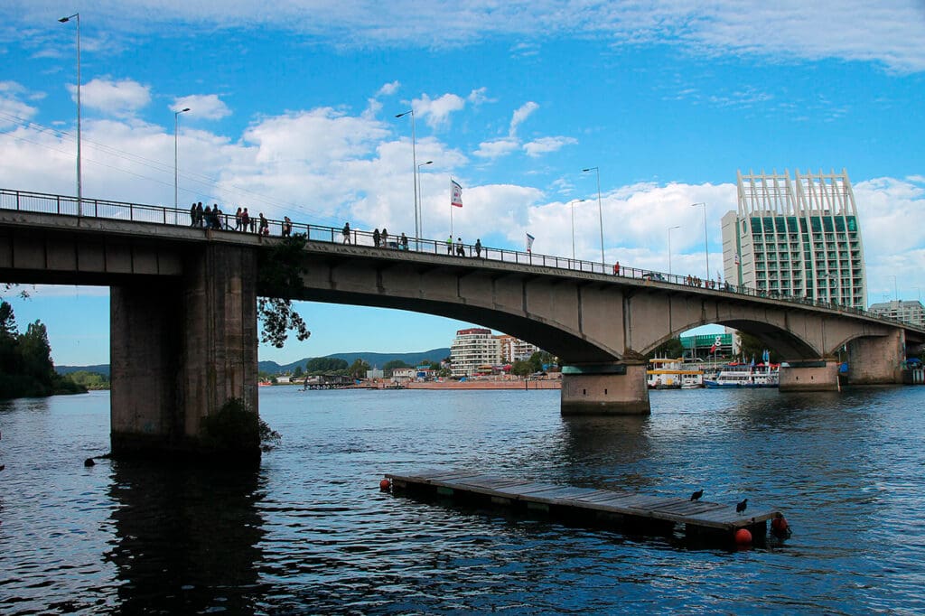 Onde fica Valdivia?